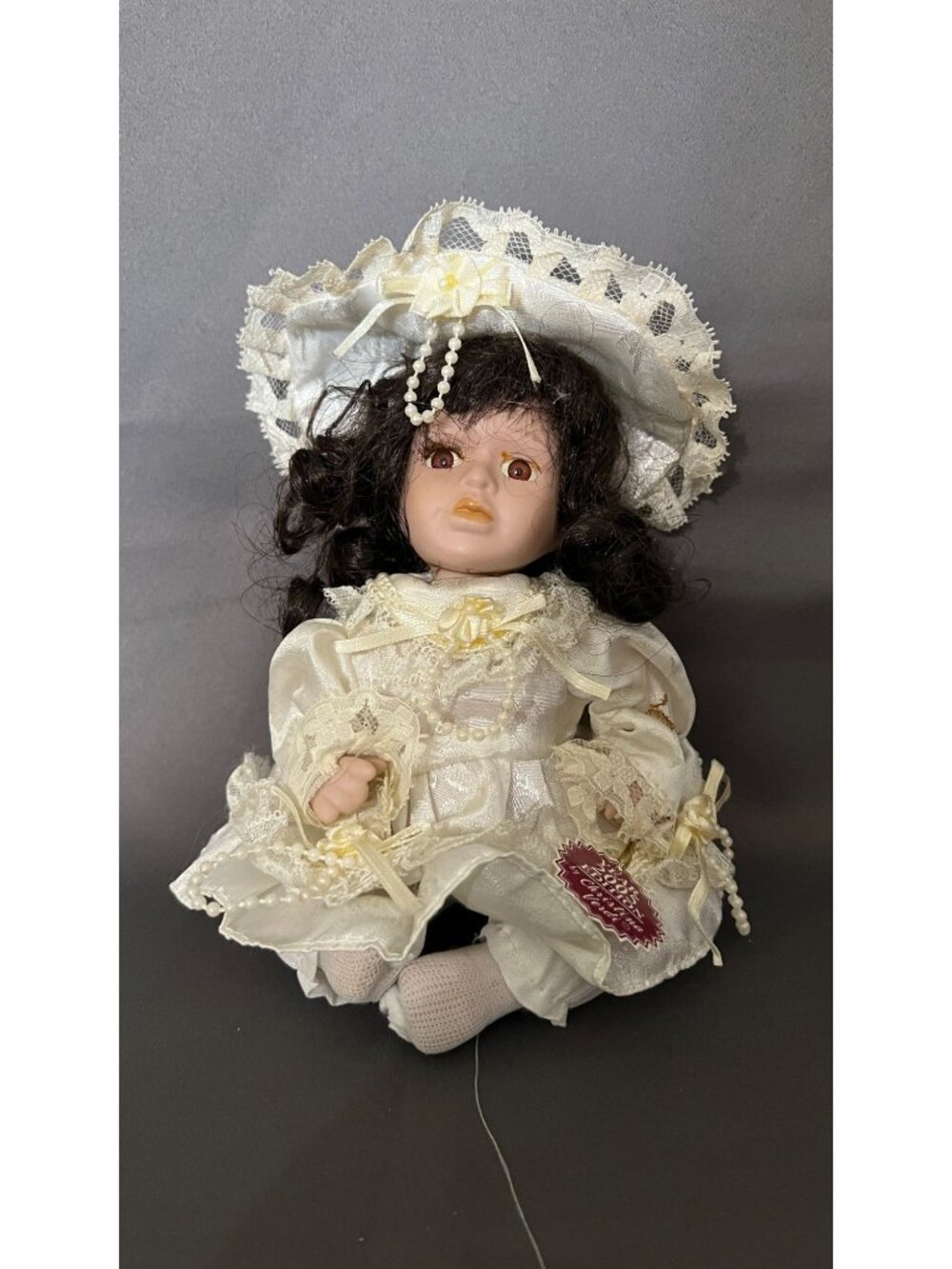 Christina Verdi 2005 Porcelain Doll In White Lace Dress & Bonnet